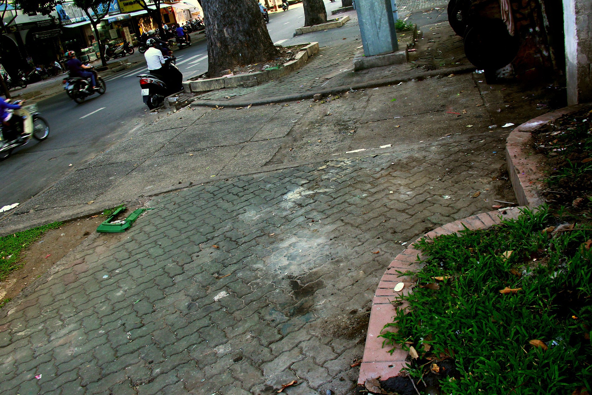 Dep bai rac boc mui hoi tren duong Sai Gon anh 6