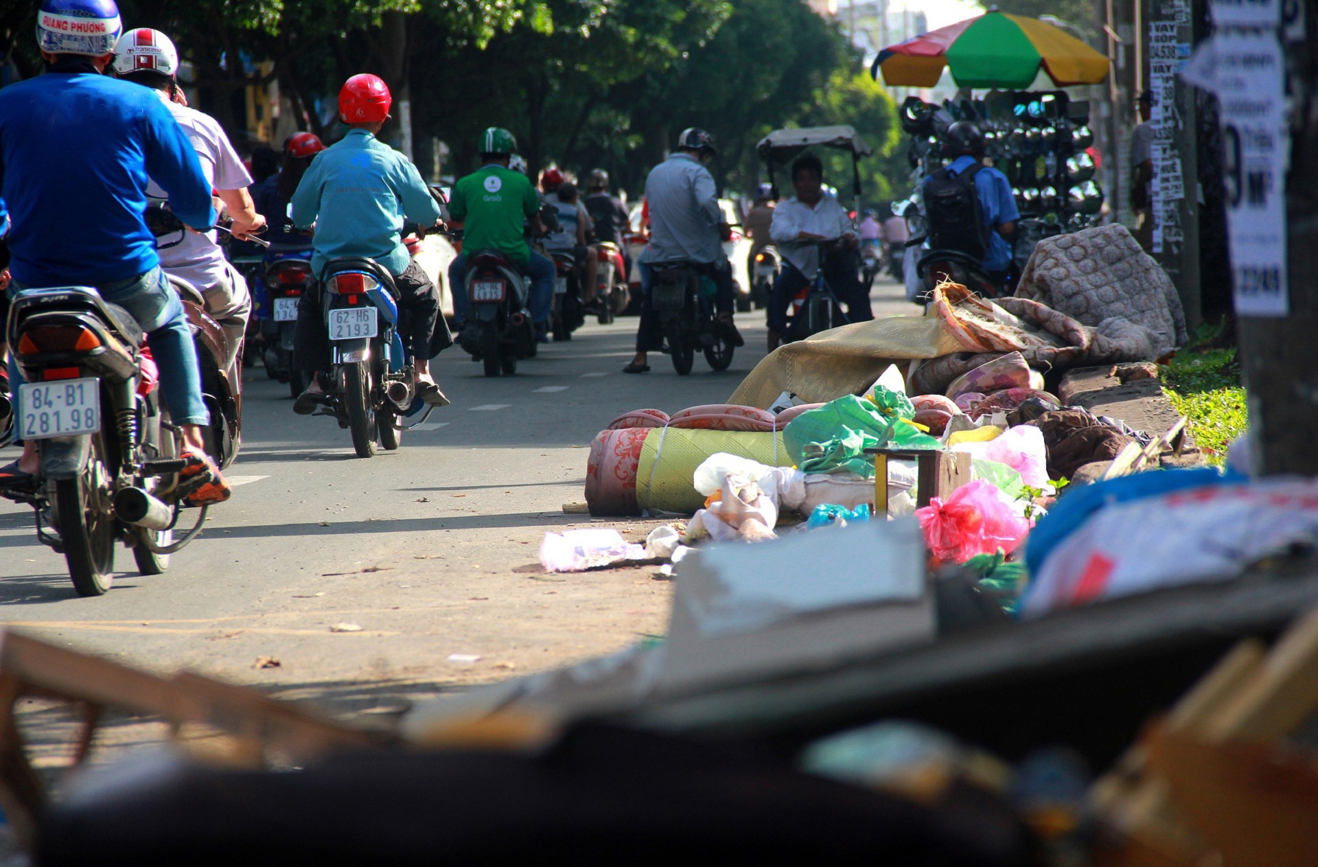 Dep bai rac boc mui hoi tren duong Sai Gon anh 7