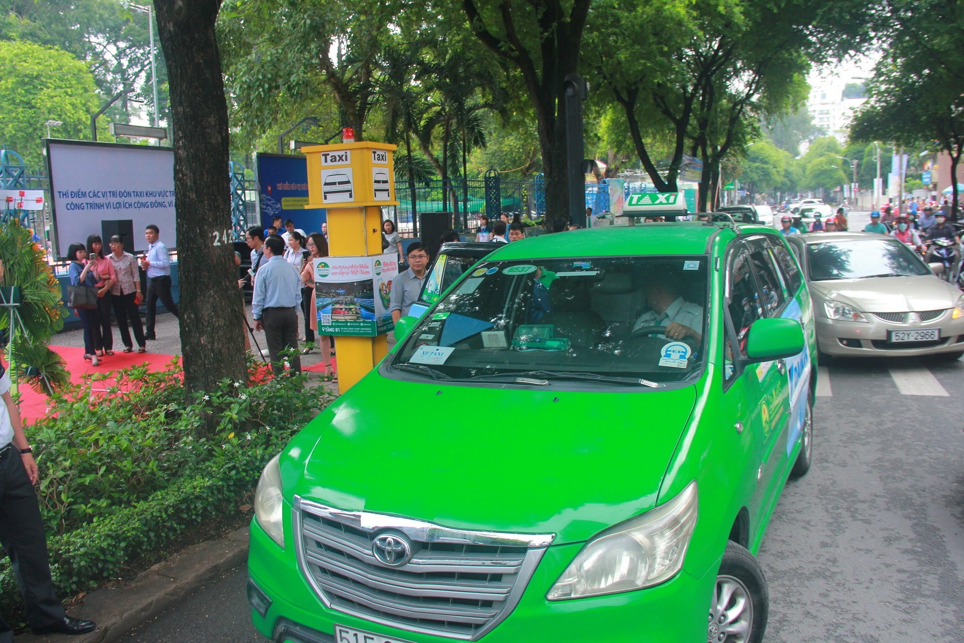 Sai Gon co 5 diem don taxi co dinh dau tien hinh anh