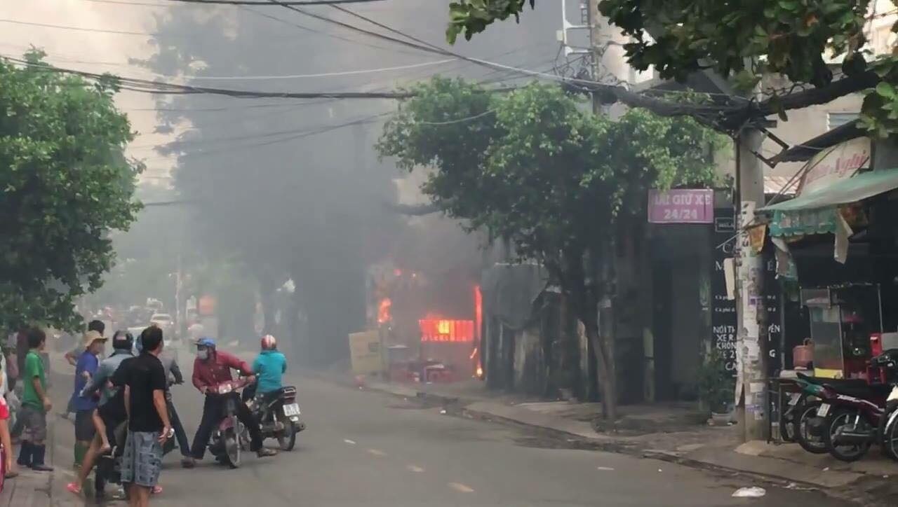 cháy bãi giữ xe ở TP.HCM ảnh 3 chay bai giu xe o TP.HCM anh 3