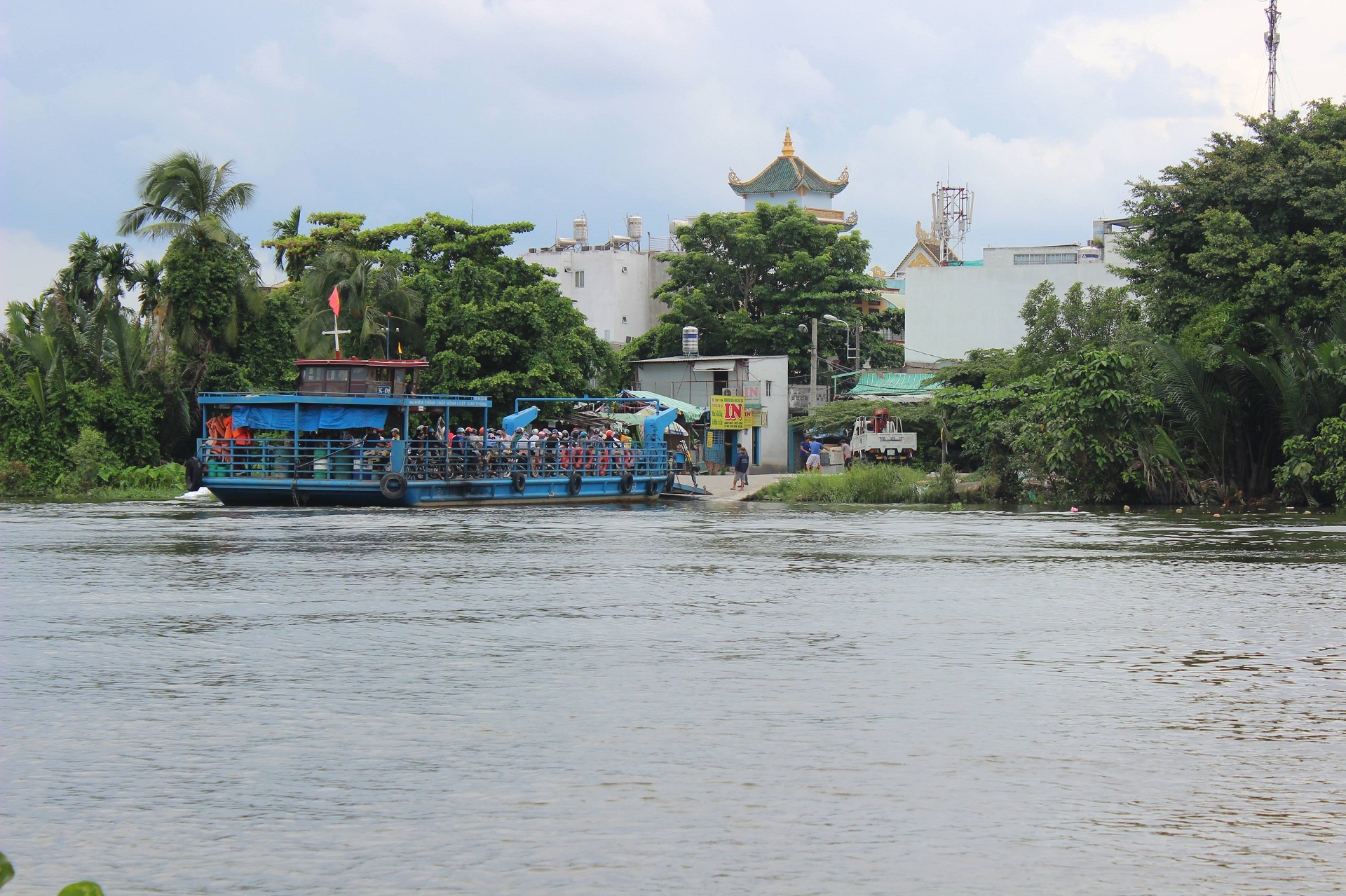 xay cau vuot song thay ben pha anh 1