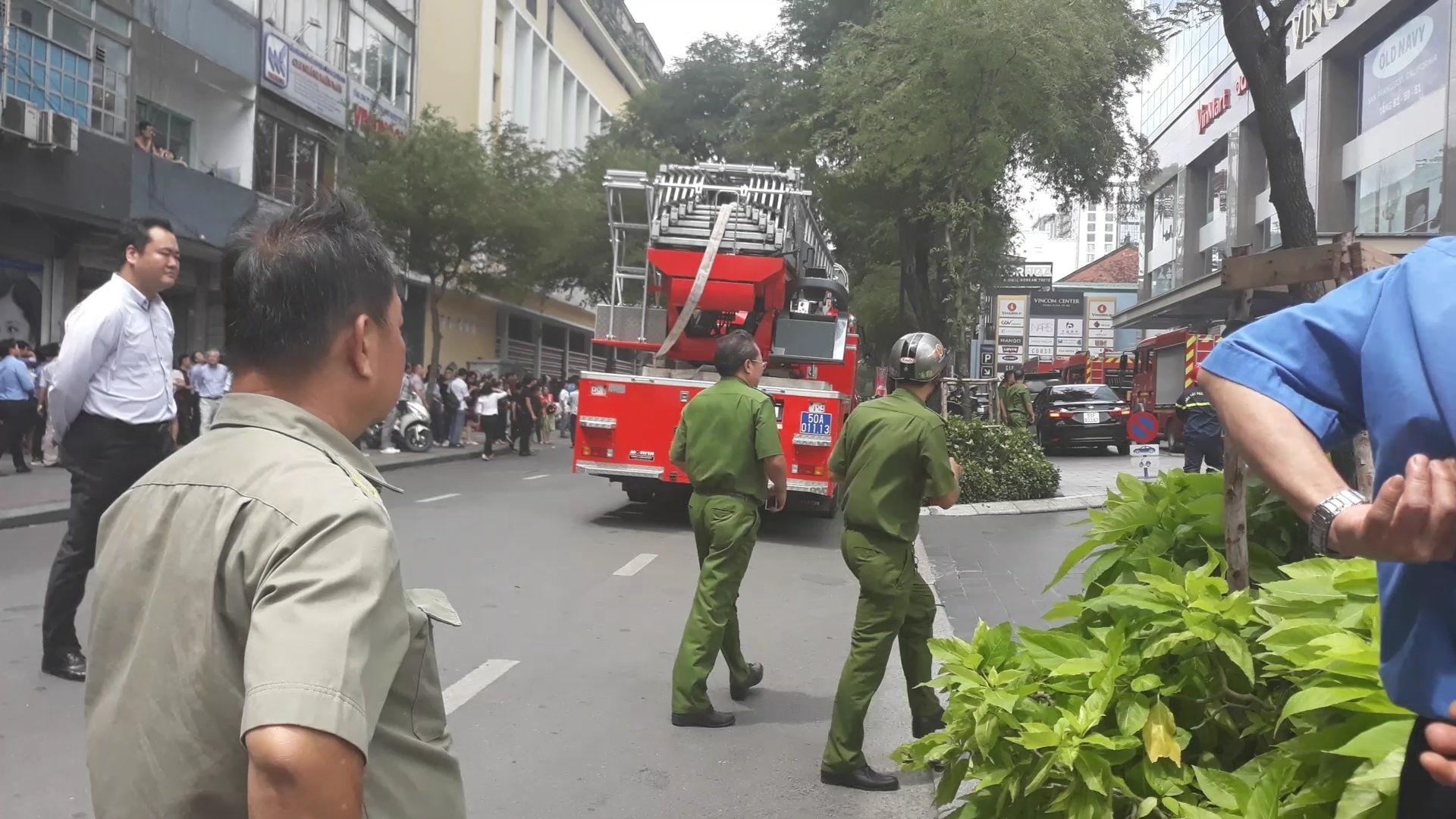 Chap he thong dan hoi tai Elite Fitness, Vincom Center so tan khach hinh anh