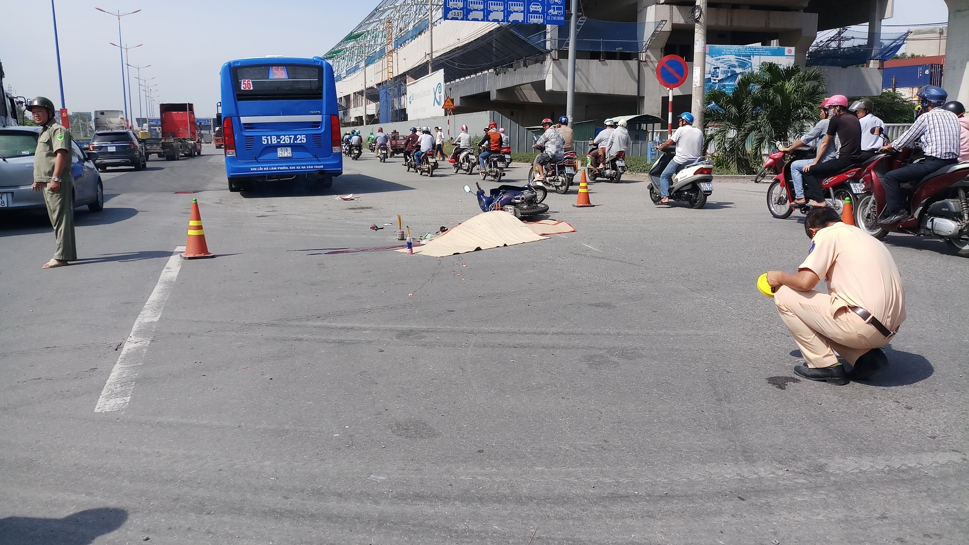 2 nguoi tu vong sau 2 tai nan lien tiep o Sai Gon hinh anh