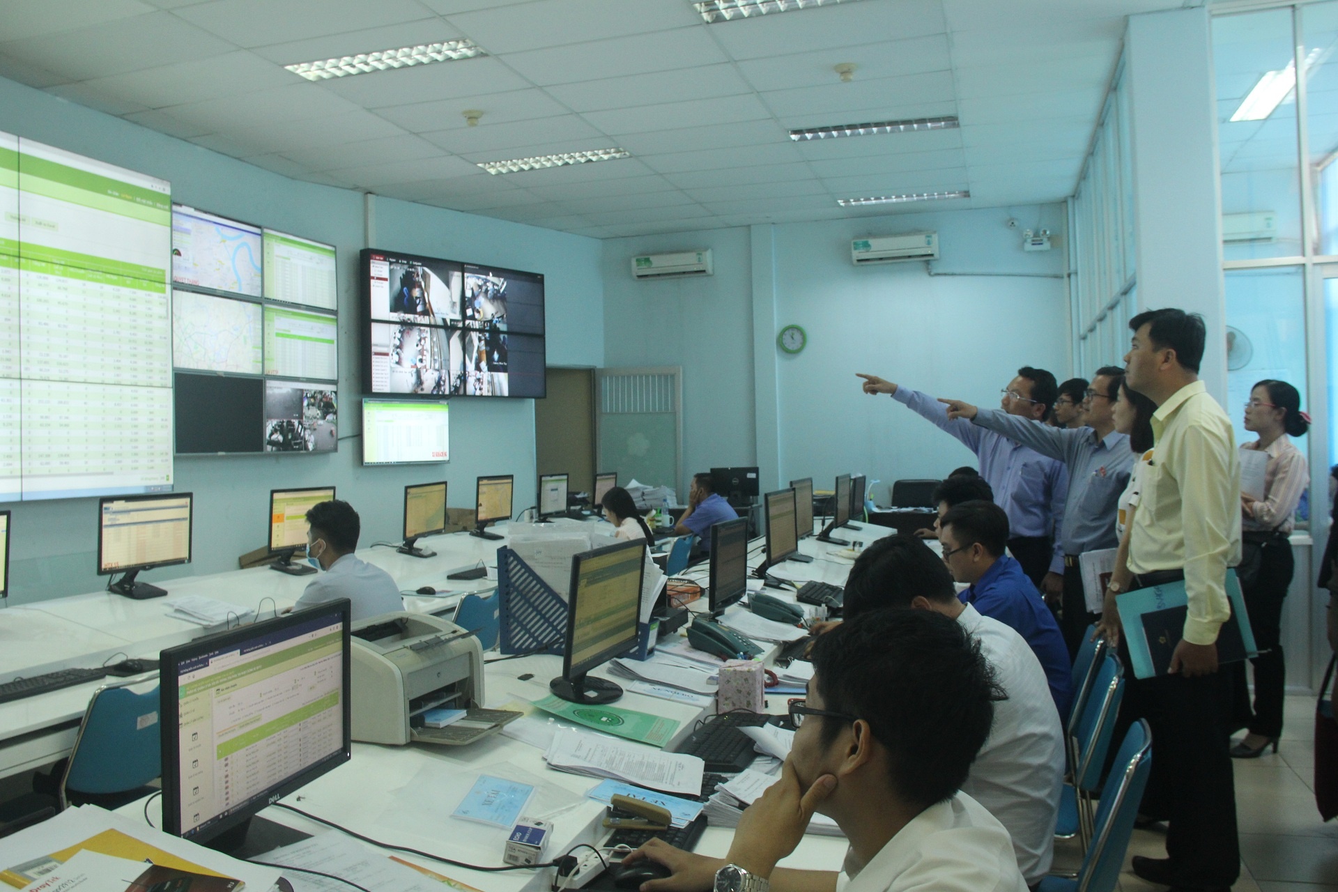 xử lý tài xế xe buýt hút thuốc, nghe điện thoại ảnh 1 xu ly tai xe xe buyt hut thuoc, nghe dien thoai anh 1