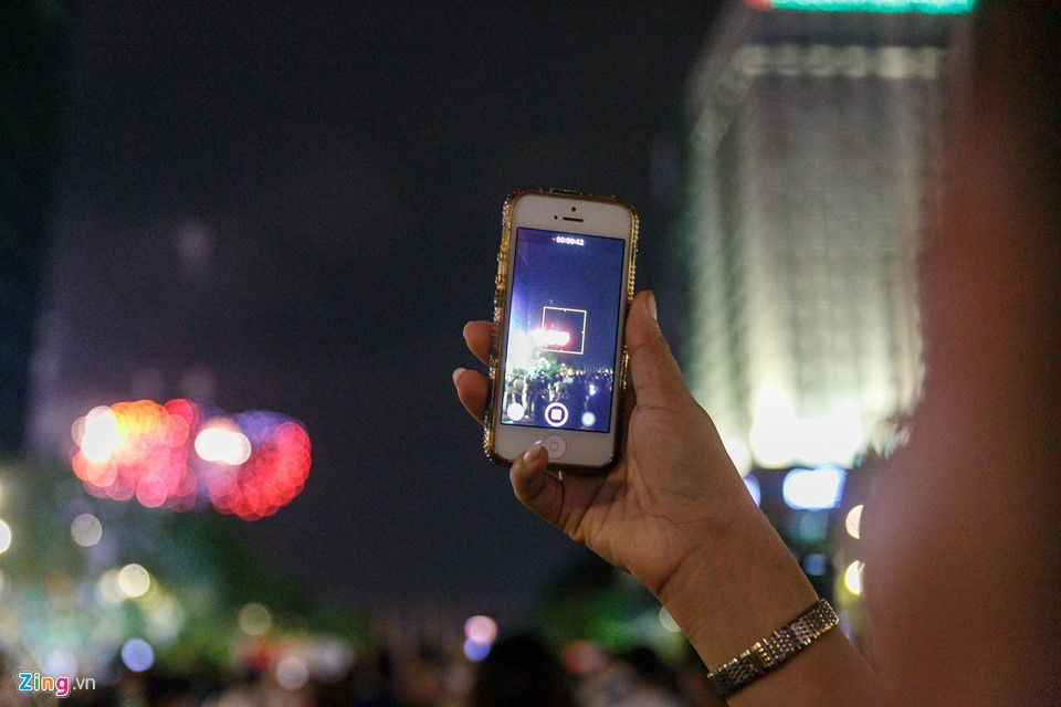 Ngam phao hoa lung linh tren song Sai Gon dip 2/9 hinh anh