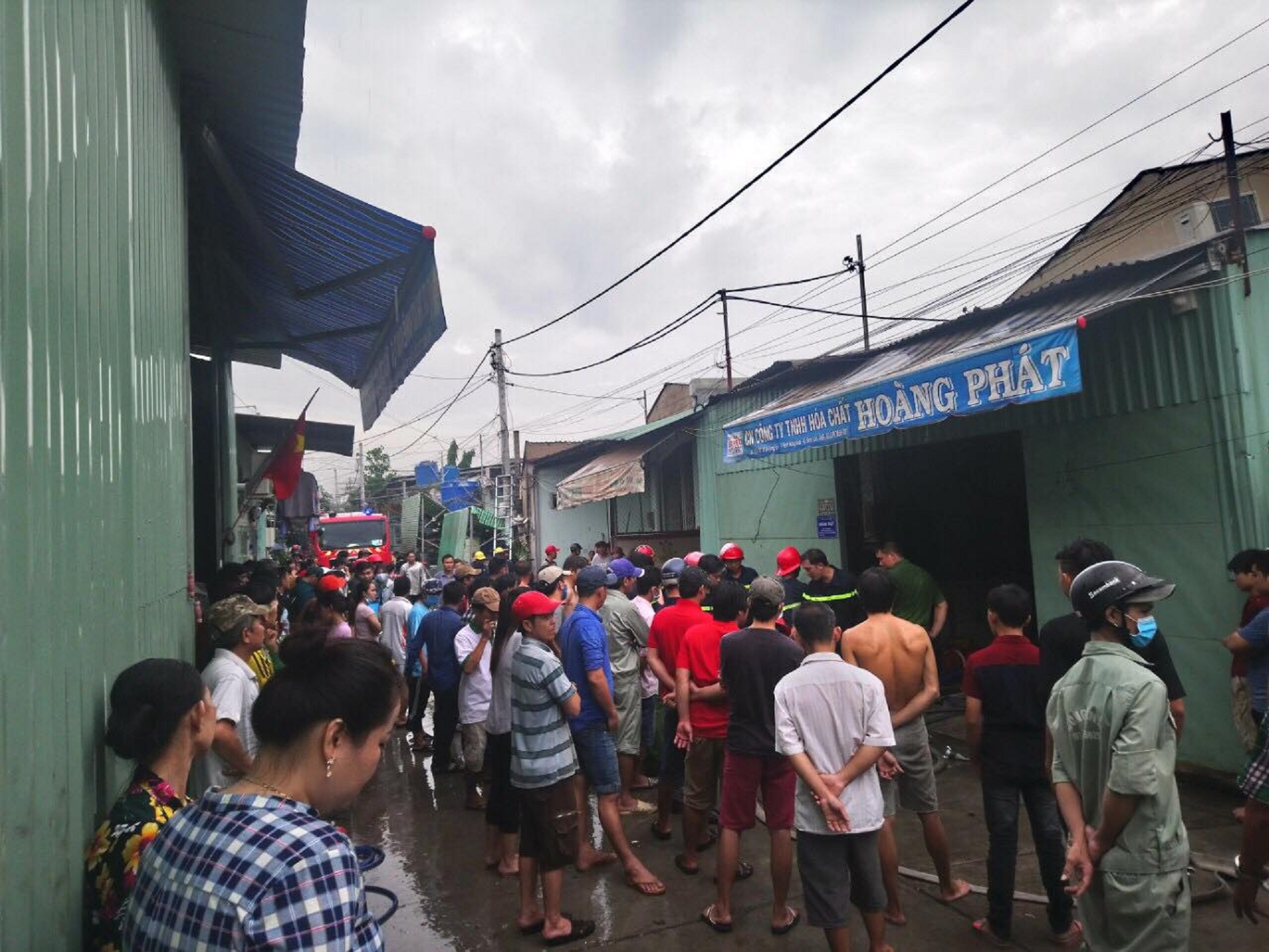 chay lon cong ty hoa chat o Sai Gon anh 1