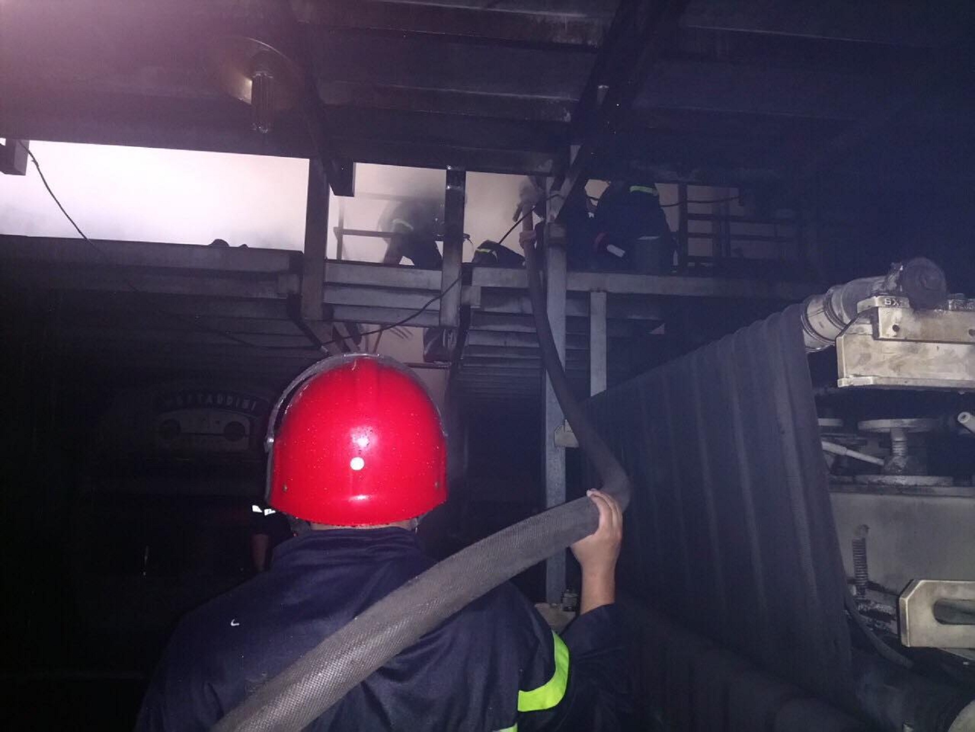 Chay lon o kho hoa chat tai Sai Gon hinh anh