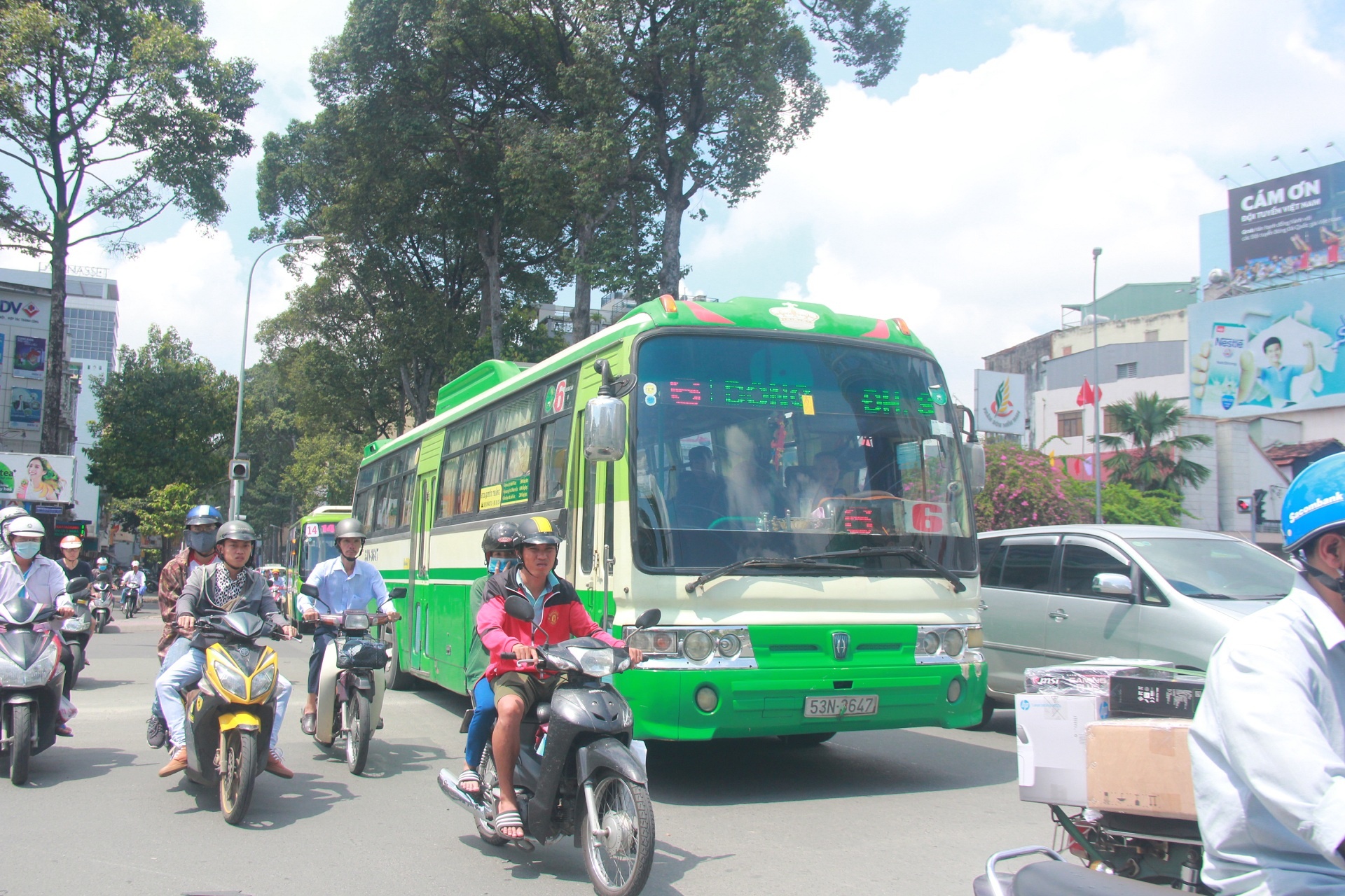 Them 2 tuyen xe buyt o Sai Gon ngung hoat dong vi vang khach hinh anh