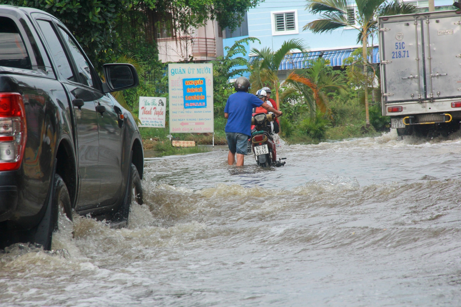 Đường Sài Gòn ngập sâu 3 ngày ảnh 6 Duong Sai Gon ngap sau 3 ngay anh 6