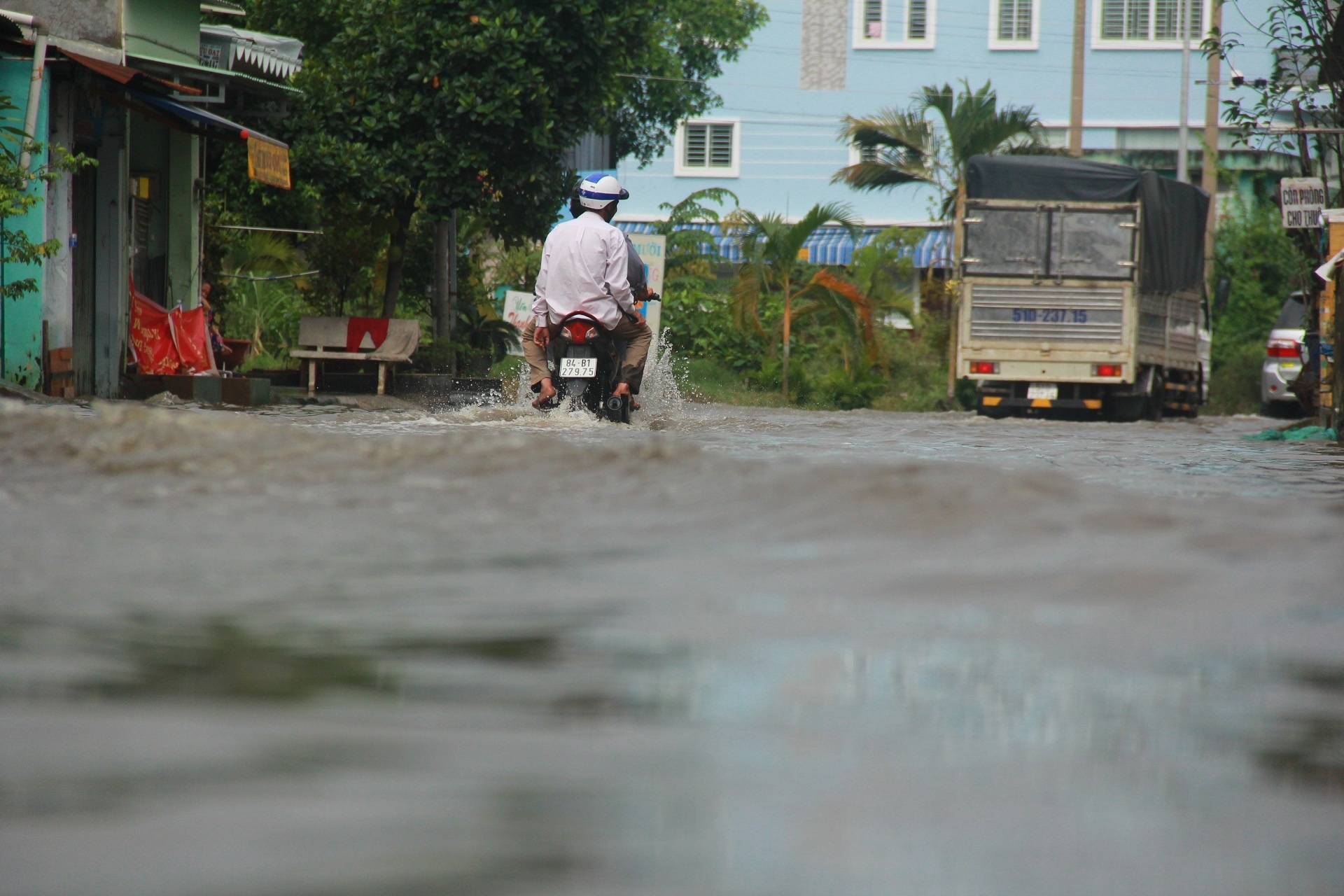 Đường Sài Gòn ngập sâu 3 ngày ảnh 1 Duong Sai Gon ngap sau 3 ngay anh 1
