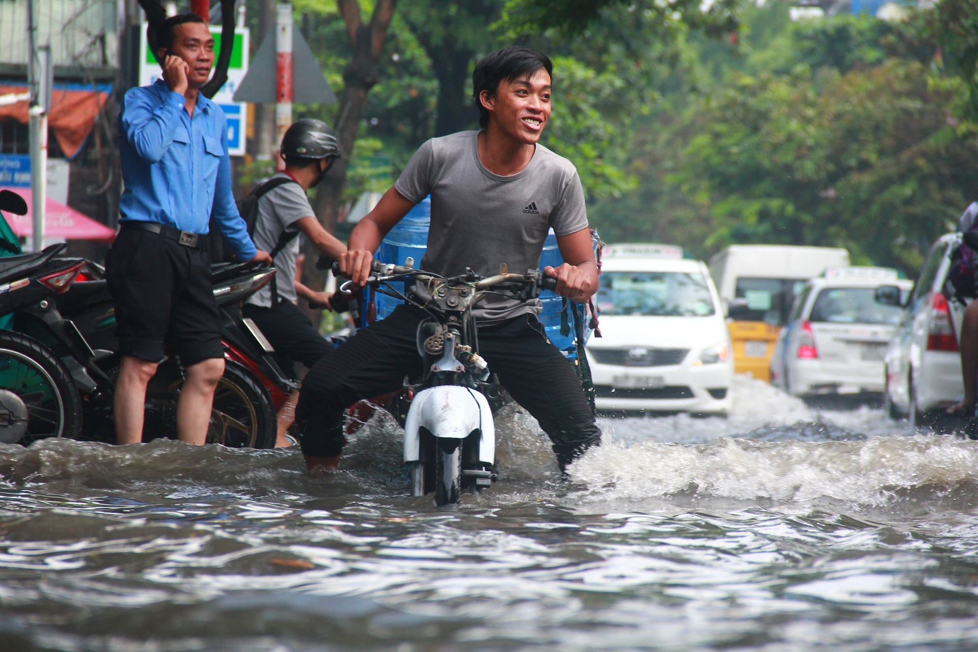 Mưa ngập quận 2 ảnh 8 Mua ngap quan 2 anh 8