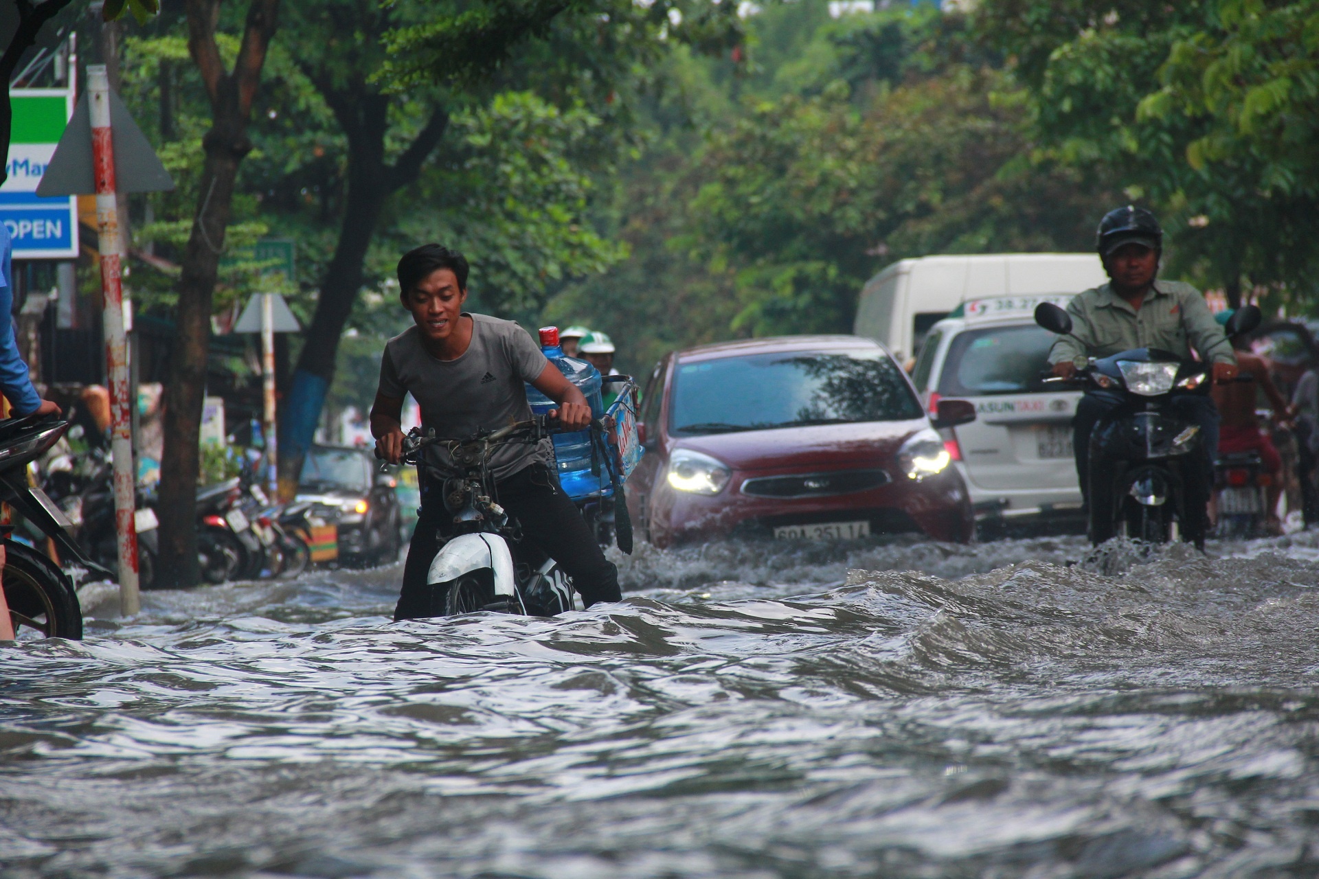 Mưa ngập quận 2 ảnh 1 Mua ngap quan 2 anh 1