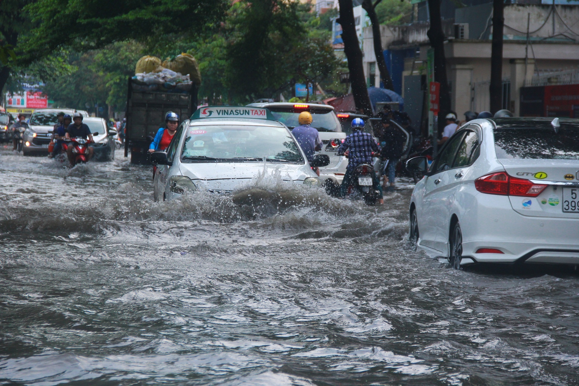 Mưa ngập quận 2 ảnh 6 Mua ngap quan 2 anh 6