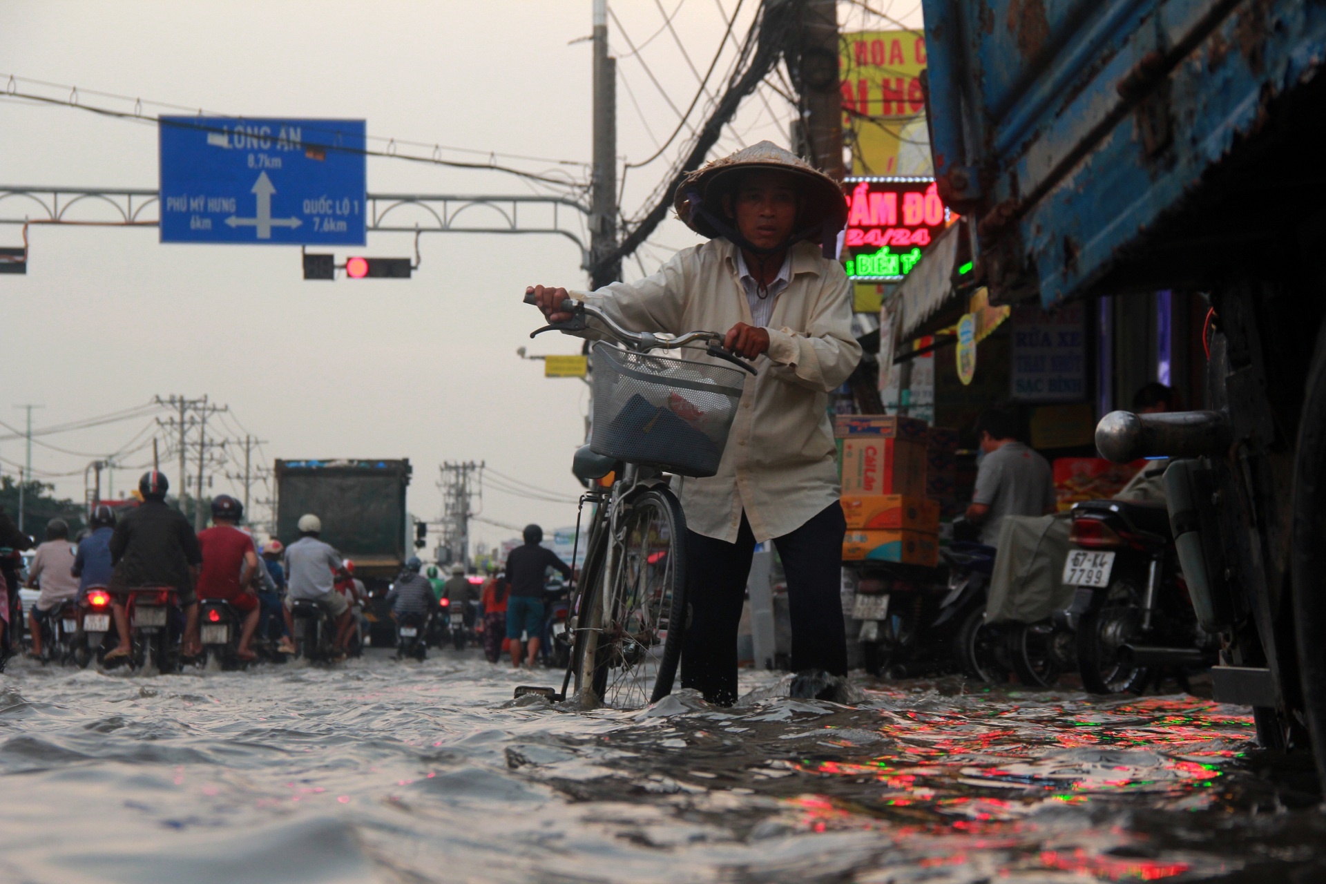 Sai Gon ngap nang anh 3