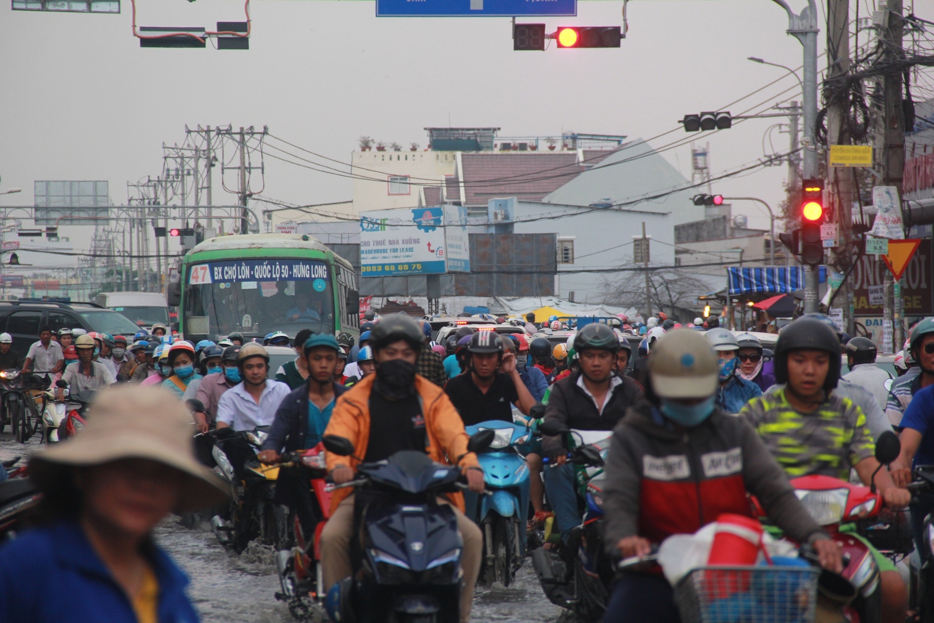 Sai Gon ngap nang anh 4