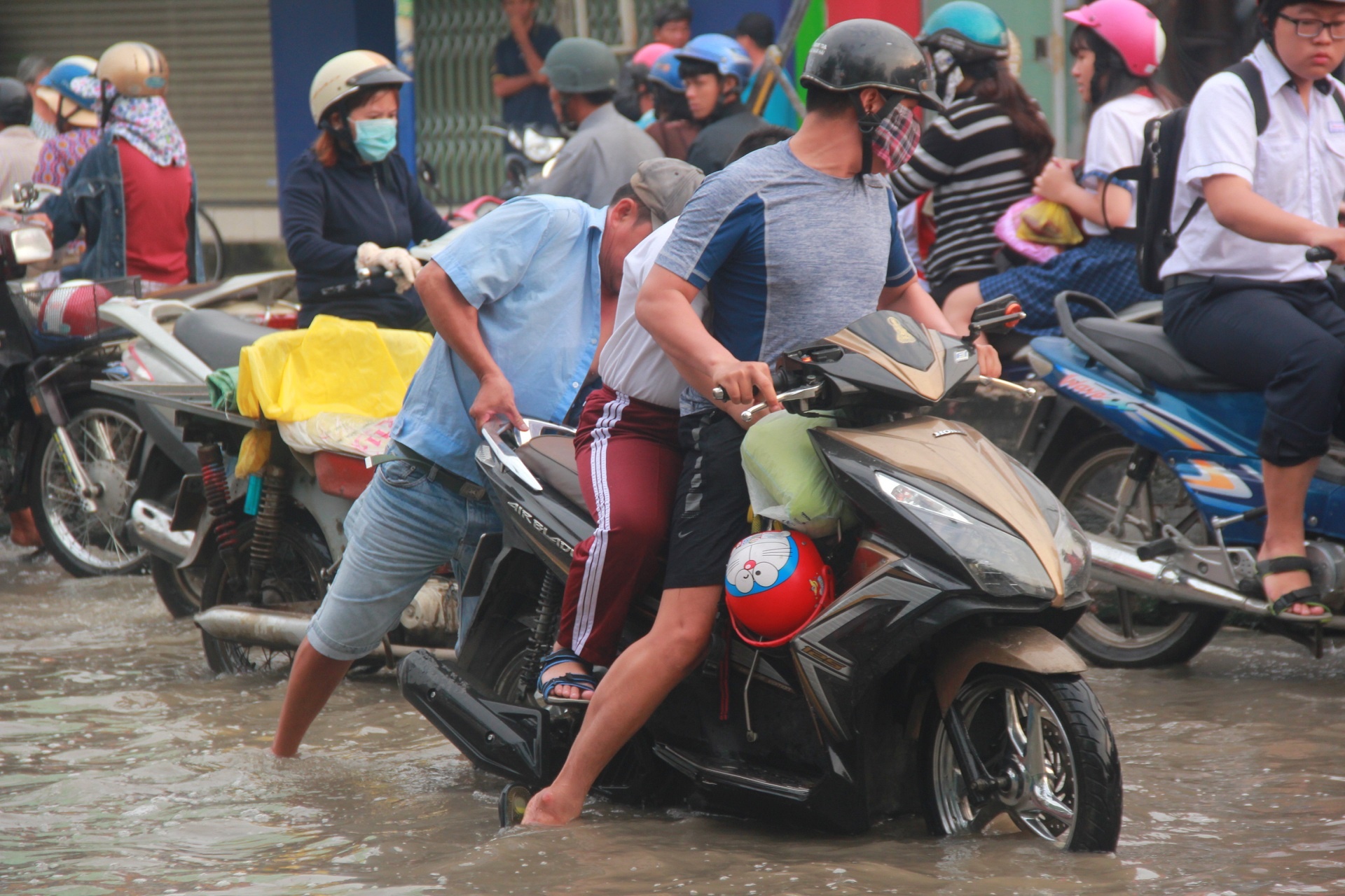 Sai Gon ngap dau tuan anh 8