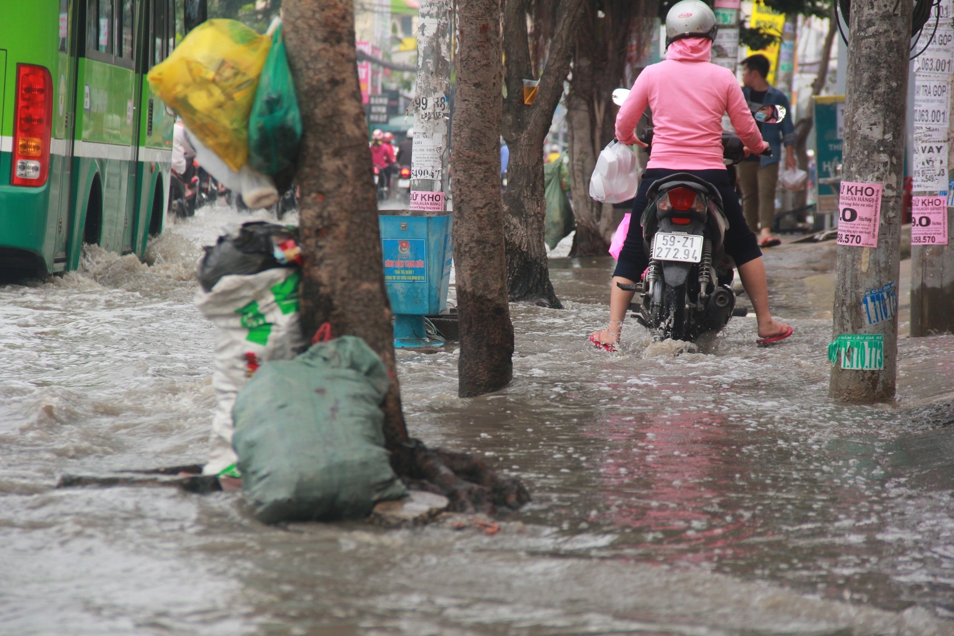 Sai Gon ngap dau tuan anh 11