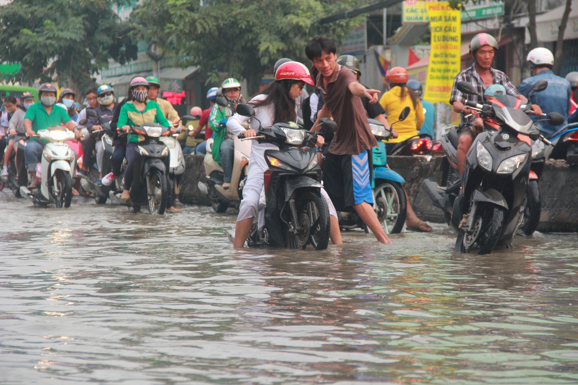 Sai Gon ngap dau tuan anh 6