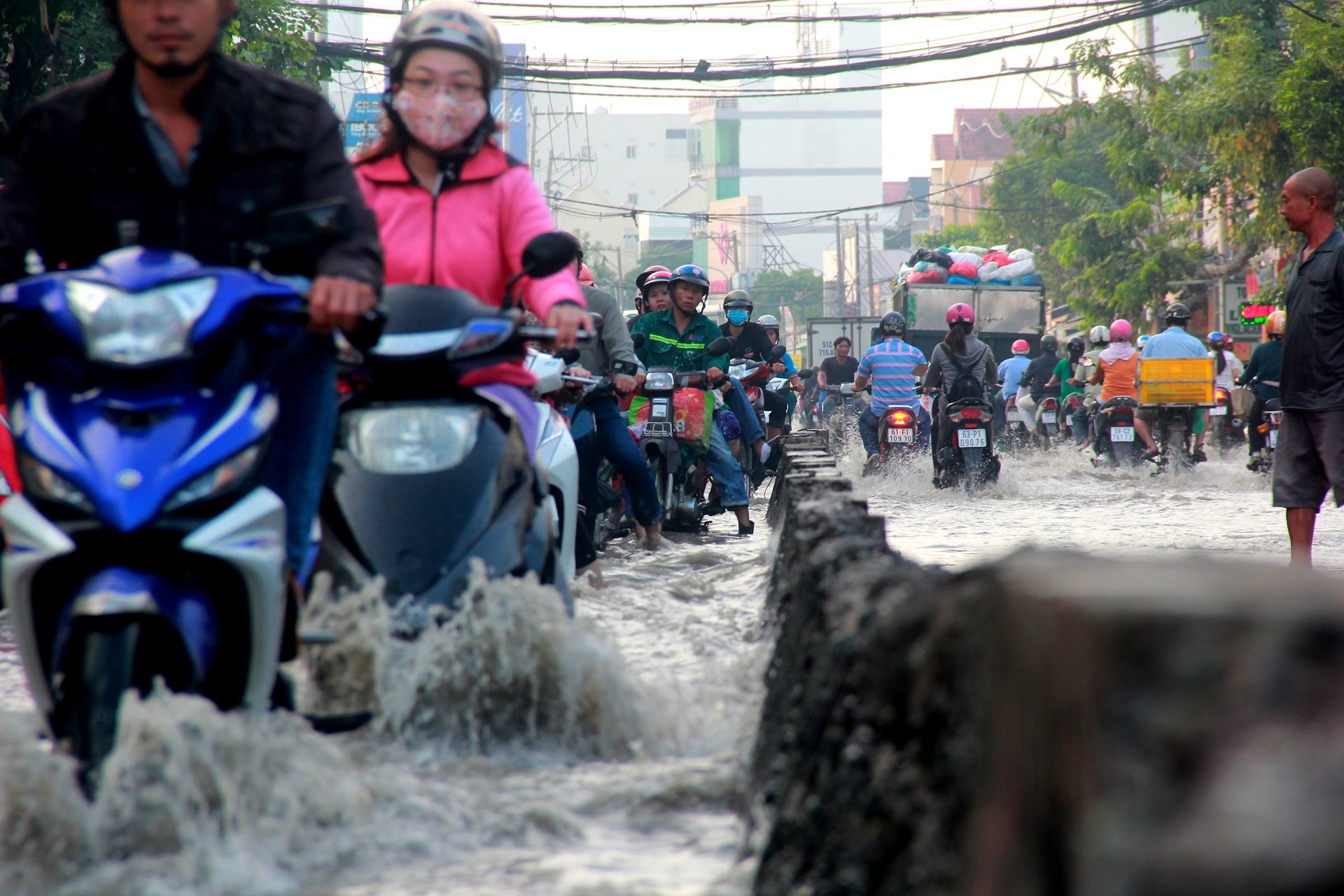 Triều cường lên ảnh 2 Trieu cuong len anh 2