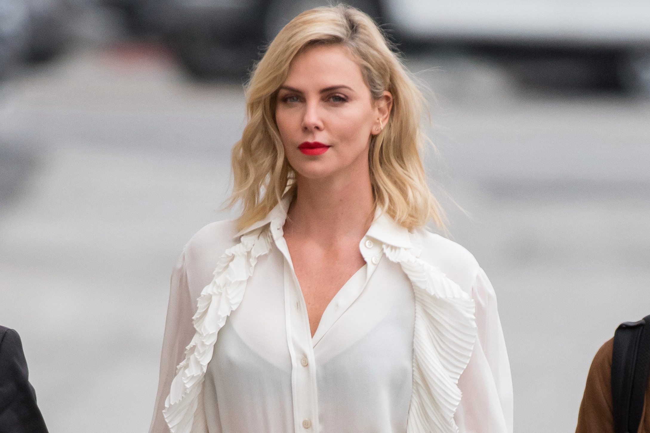 Charlize Theron,  phim Tully,  phim Tully: Cuộc chiến bỉm sữa ảnh 7 Charlize Theron,  phim Tully,  phim Tully: Cuoc chien bim sua anh 7