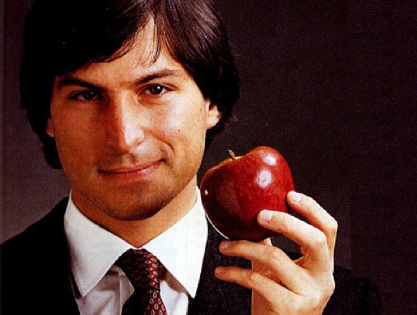 Steve Jobs bỏ học đại học sau 6 tháng vì học phí quá cao. Ảnh: Biography