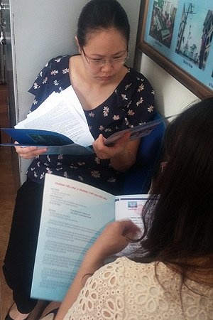 Một số vẫn thận trọng đọc kỹ nội dung, phương thức tuyển sinh.
