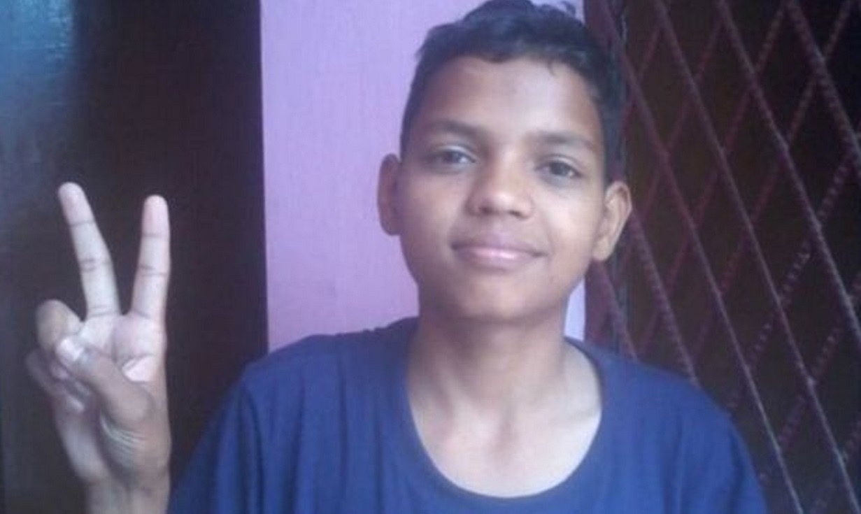 Thu khoa ngheo o An Do dap xe 10 km moi ngay den truong hinh anh