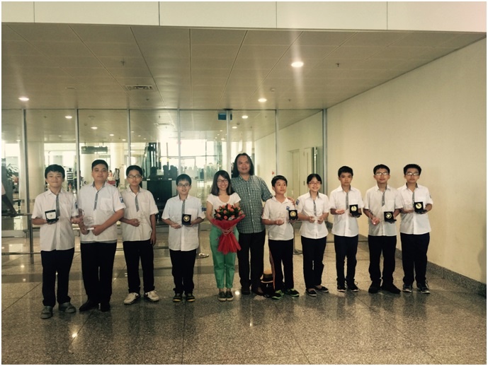 Đội tuyển dự thi APMOPS 2015 vòng 2 được thầy giáo Trần Phương giảng dạy trực tiếp từ ngày 3/5/2015 đến ngày 26/5/2015