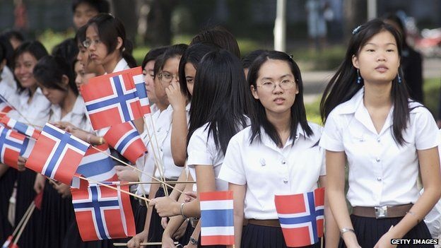 Dai hoc o Thai Lan co trang phuc cho sinh vien chuyen gioi hinh anh