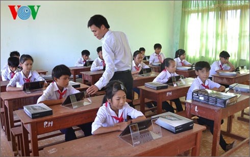 Theo ông Đào Trọng Thi, cái giá phụ huynh phải trả cho nhà trường chi phí cao chính là chất lượng đào tạo