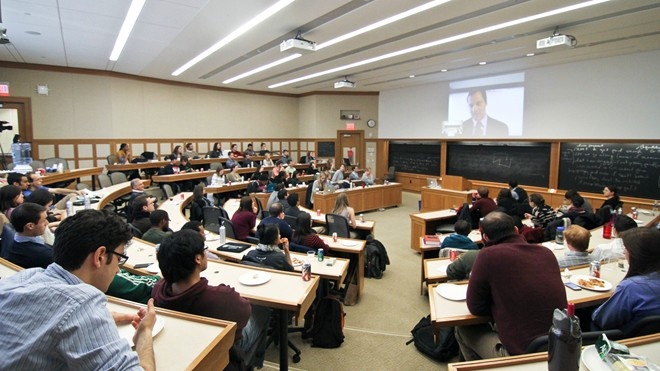 Sinh vien Dai hoc Harvard duoc san don... hien tinh trung hinh anh