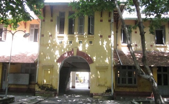 Ve dep cua ngoi truong gan 100 nam tuoi sap bi dap bo hinh anh