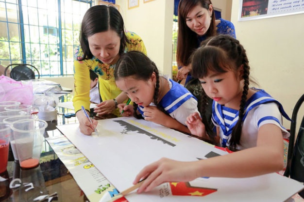 Hom nay co co che gi khong con? hinh anh