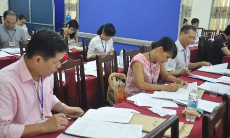 Nhieu thi sinh viet lang nhang trong bai thi Lich su hinh anh