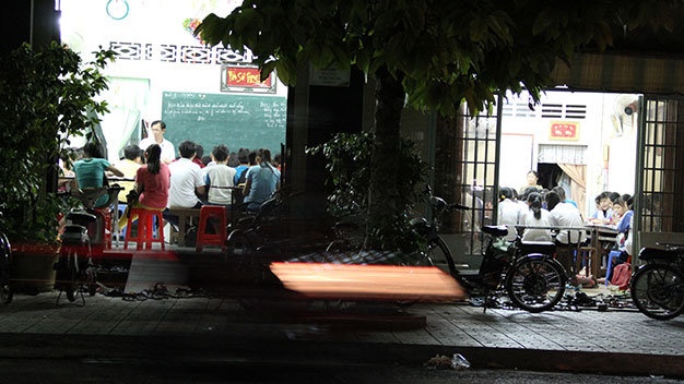 Tre hoc gi o lop hoc them? hinh anh