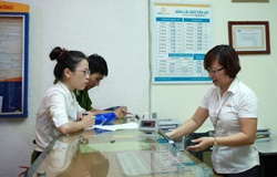 Buu dien nhan chuyen ho so va le phi xet tuyen vao DH, CD hinh anh