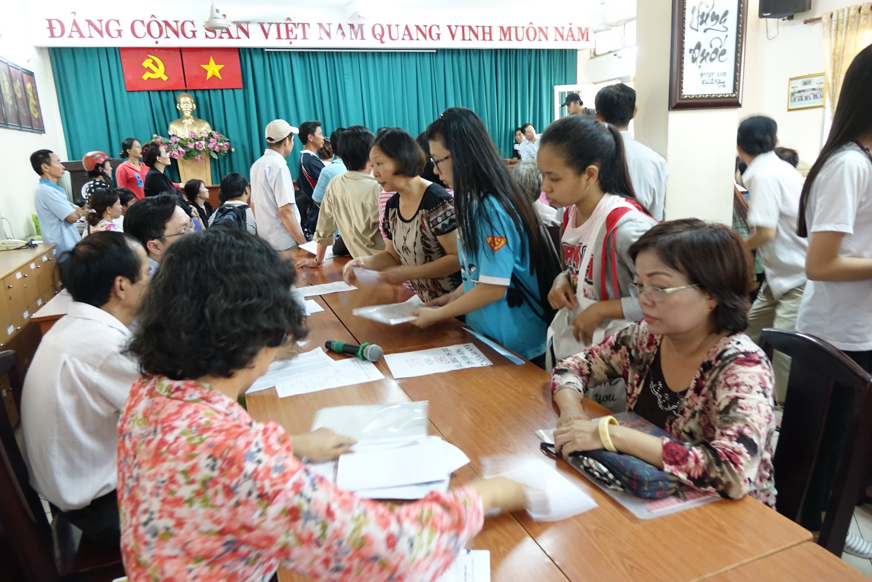 Lop chon trong truong THPT: Nen hay khong? hinh anh