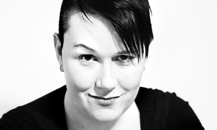 Diễn viên chuyển giới Bethany Black từng trải qua quãng thời gian đáng sợ tại trường học. Ảnh: The Guardian