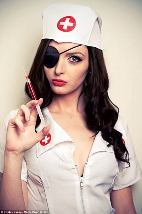 Kristen bắt đầu biết đến cosplay khi cô tham quan Phoenix Comicon – một lễ hội truyện tranh vào năm 2013.