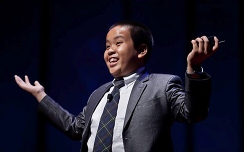 Đỗ Nhật Nam trong một buổi thuyết trình.