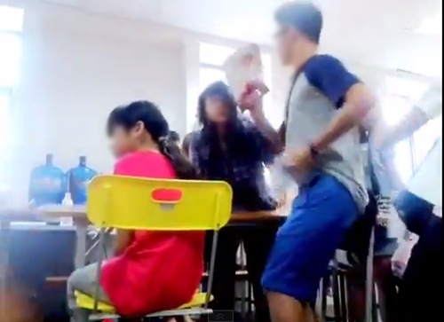 Co giao cung Bo Cap mang sinh vien noi gi? hinh anh