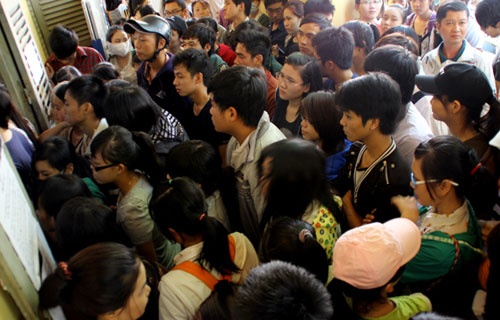 Thi sinh trung tuyen tam thoi cung do xo rut ho so hinh anh