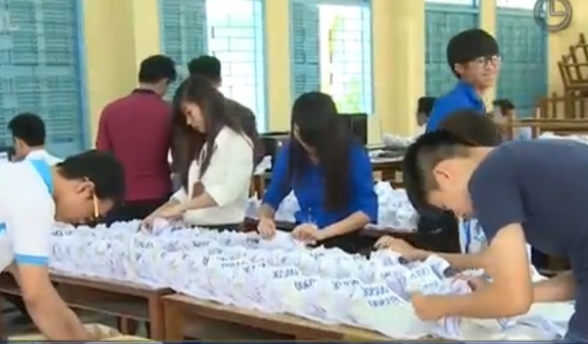 Thi sinh dang ky xet tuyen dot 2 bang ma vach hinh anh