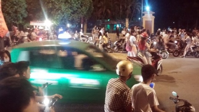 Clip dam dong keo den xem hai co gai thach dau tren Facebook hinh anh