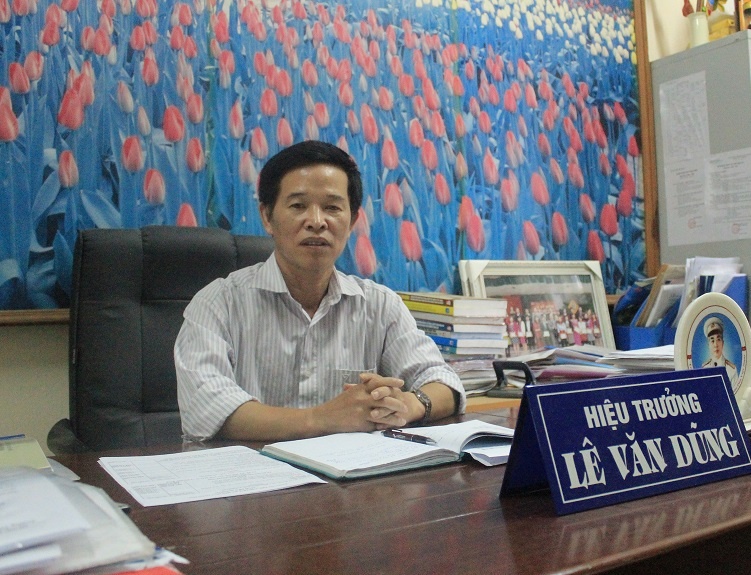 Ông Lê Văn Dũng, hiệu trưởng trường THPT Đồng Quan