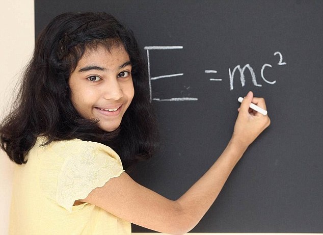 Be gai 12 tuoi co IQ cao hon thien tai Einstein va Hawking hinh anh