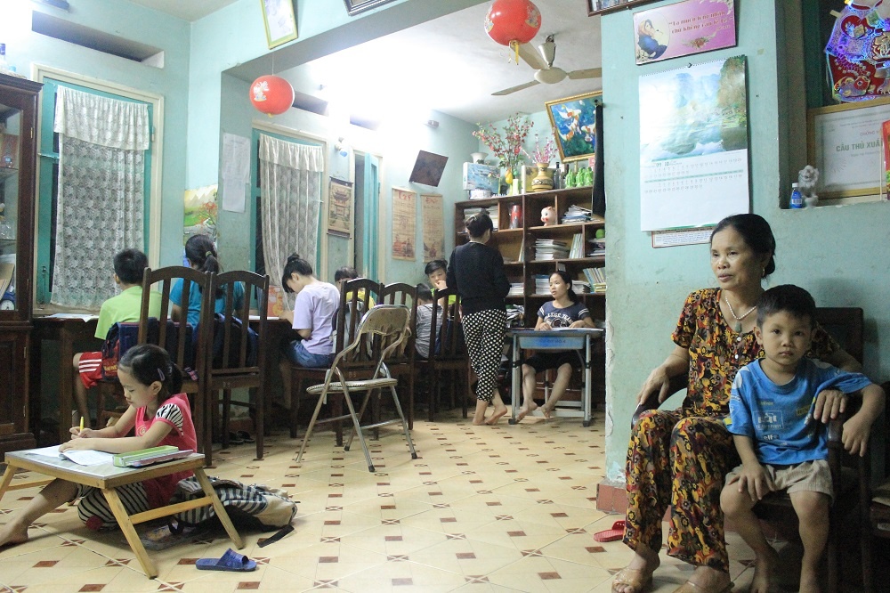 Noi mot me cham 10 con an hoc hinh anh