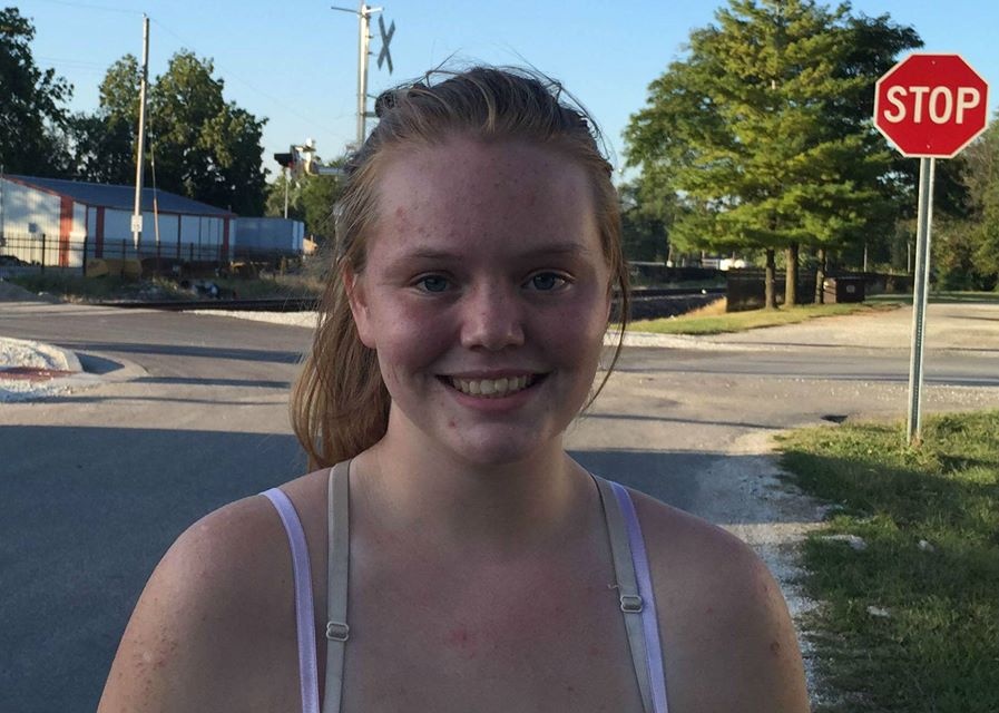 9X dung cam keo cu ong thoat khoi duong ray tu than hinh anh