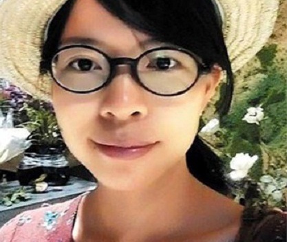 Co gai mo dich vu ban tin nhan chuc ngu ngon hinh anh