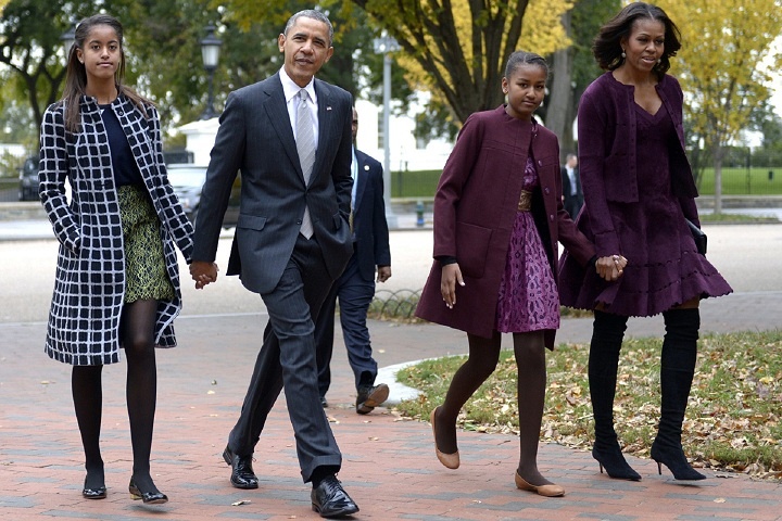 Vo chong Obama chia se bi quyet day con tuoi day thi hinh anh
